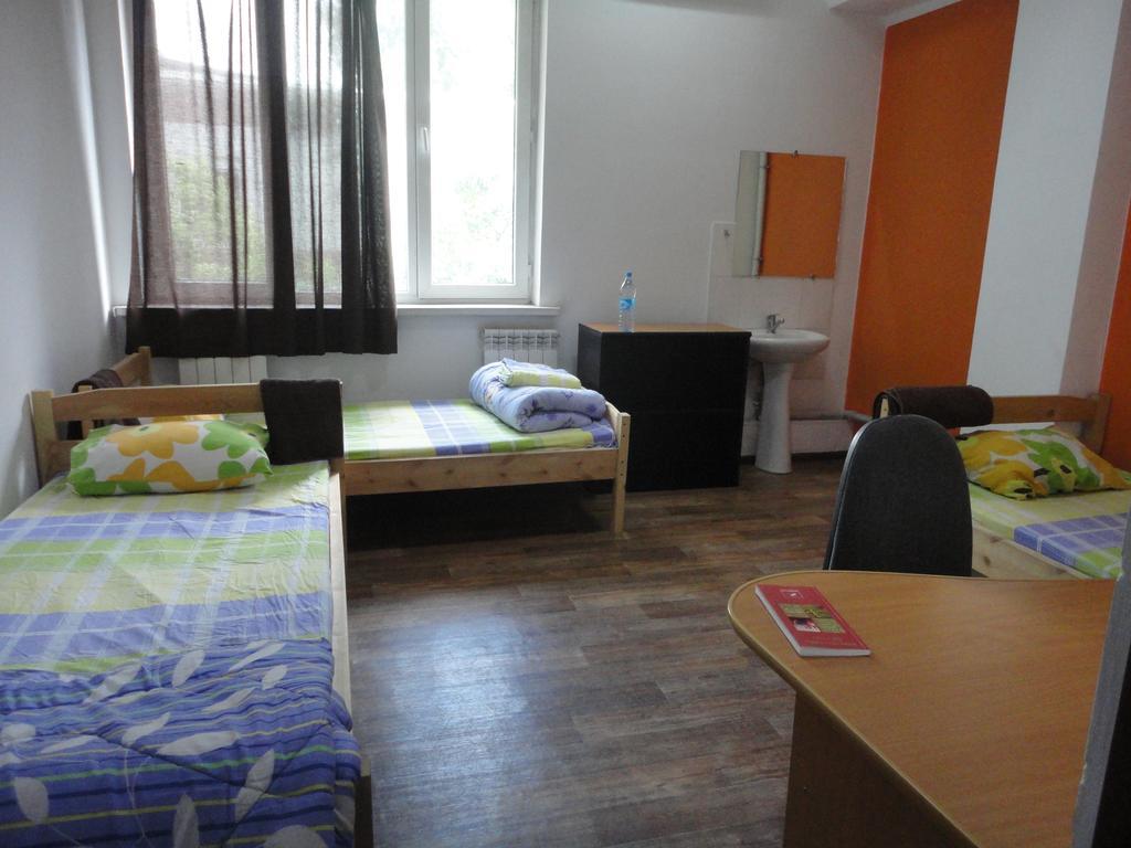 Amigo Hostel الماتي الغرفة الصورة